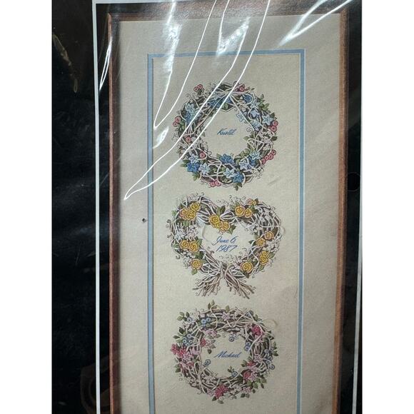 Dimensions New, Old Stock Dimensions Crewel Embroidery Kit "Country Wreath Trio" - Picture 2 of 5